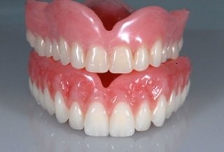 Vollprothese Zahn Abgebrochen