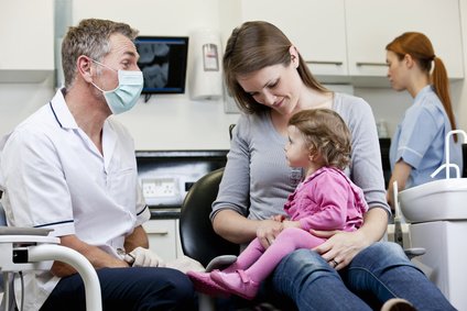 Kinder sind in unserer Zahnarztpraxis im gern willkommen.