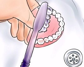 Reinigung der Zahnprothese