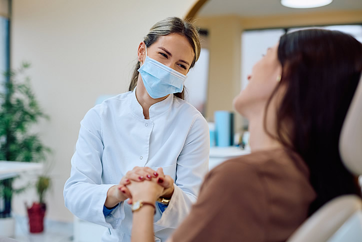 Einfühlsame Beratung und Verständnis durch einen Zahnarzt