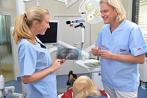 Unter einer Zahnsanierung versteht man alle notwendigen Maßnahmen, um die Funktion und Ästhetik von Zähnen wieder herzustellen.